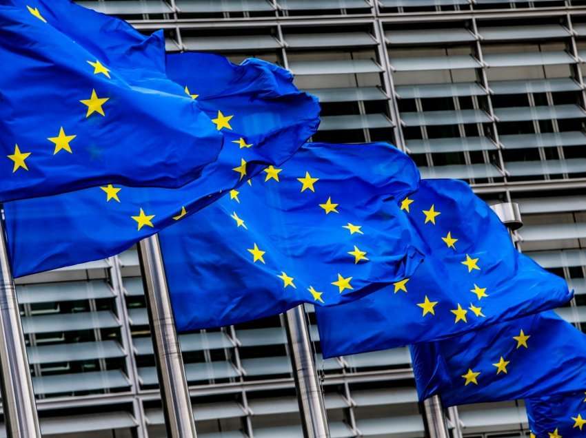 Anketa: Bie përkrahja për Bashkimin Evropian në Kosovë