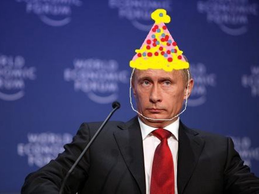 I izoluar nga bota, Putinin sot e uron për ditëlindje vetëm ky politikan