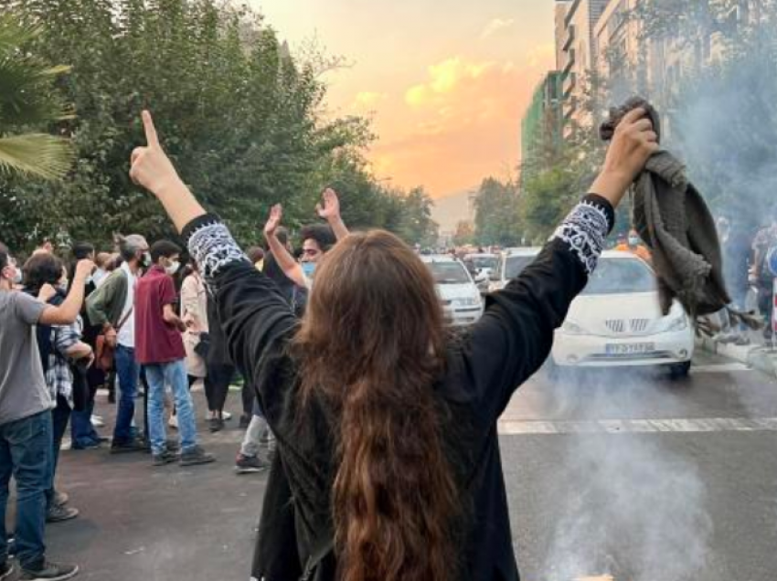 Franca u bën thirrje qytetarëve të saj të largohen menjëherë nga Irani