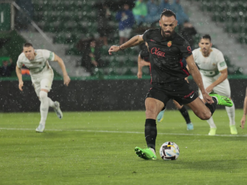 Elche dhe Mallorca barazojnë, Vedat Muriqi shënoi gol dhe mori karton të kuq
