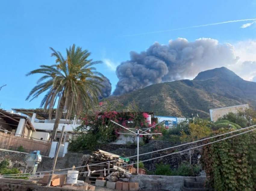Shpërthen vullkani në ishullin italian, nuk raportohet për viktima