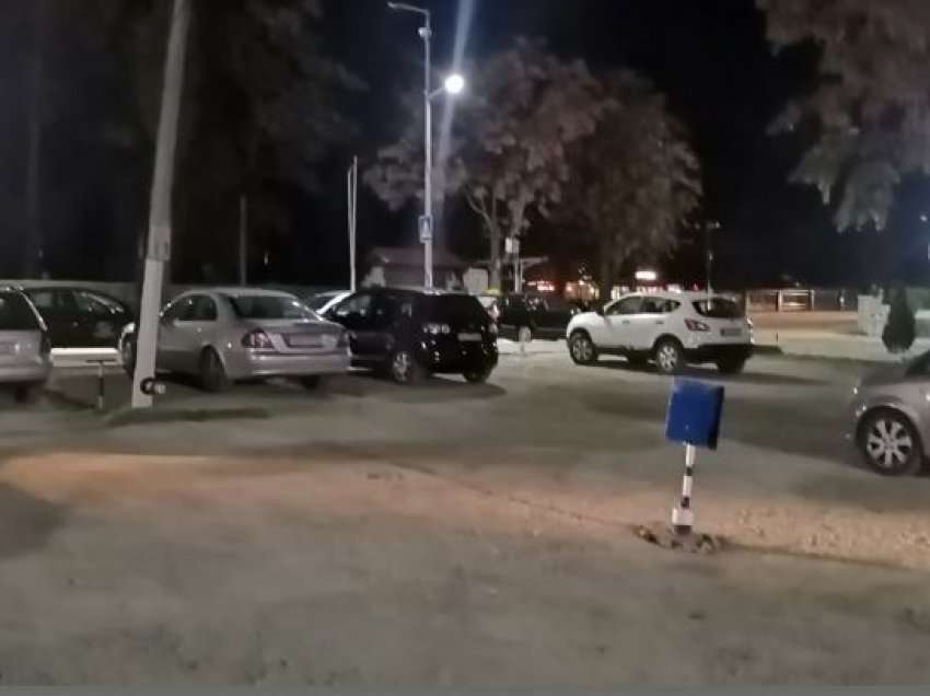 Një strugan e ka uzurpuar tokën shtetërore dhe me vite ilegalisht u merr para qytetarëve për parking