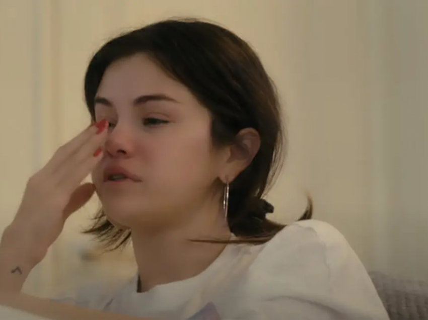 Selena Gomez shpërthen në lot në trailerin e dokumentarit të saj të ri