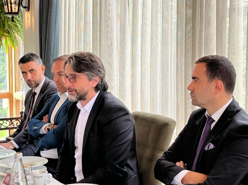 Kryetari i Prishtinës diskuton me anëtarët e Odës Amerikane lidhur me zhvillimin e qytetit