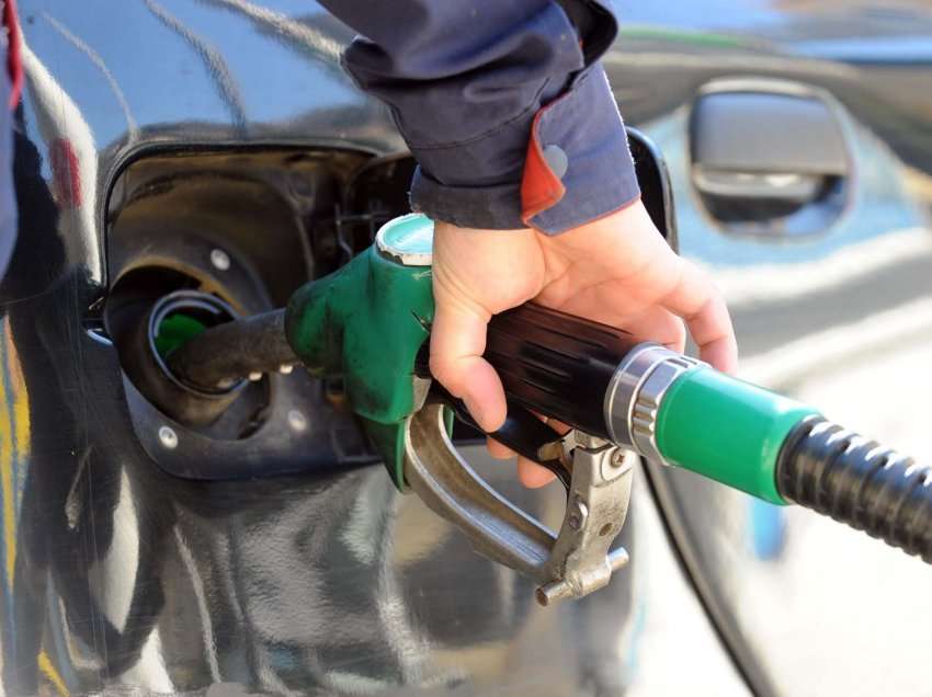 Çmimi i naftës vazhdon të rritet, sot 2 cent më shtrenjtë 