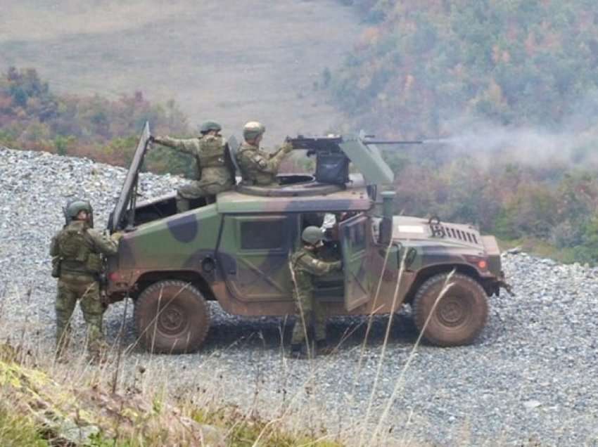 Ushtarët e Kosovës ushtrojnë qitje, përgatiten për sulm