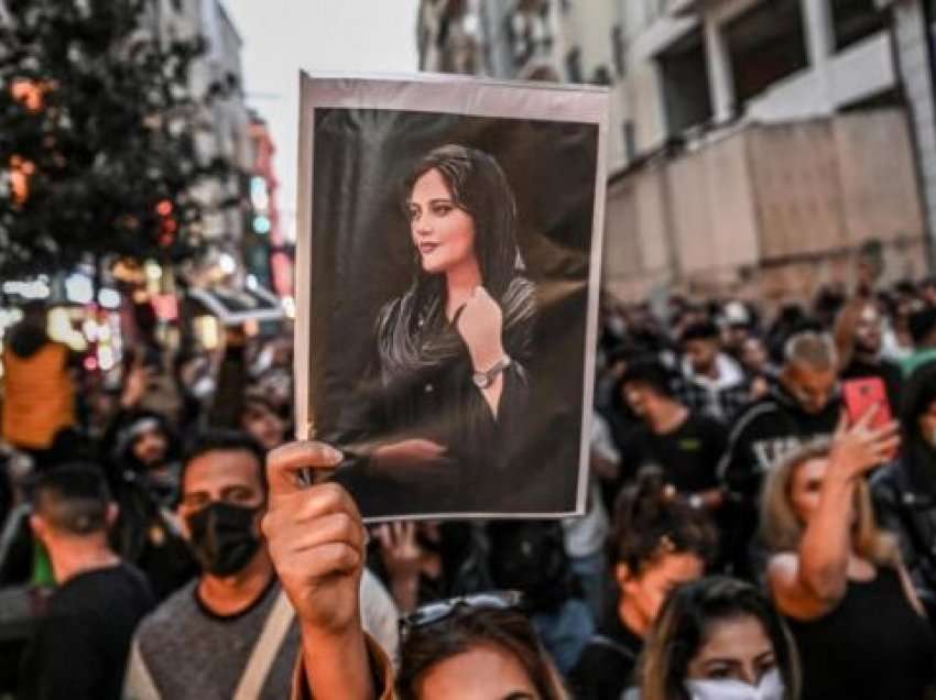 100 të vdekur nëpër protesta nga arrestimi dhe vdekja e 22-vjeçares në Iran