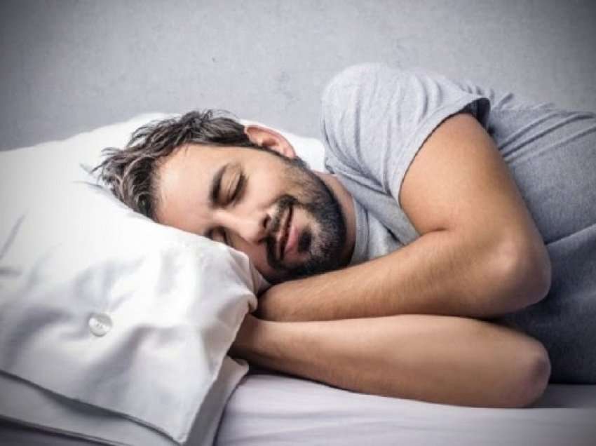 ​Gjumi mund t’ju ndihmojë të humbni peshë