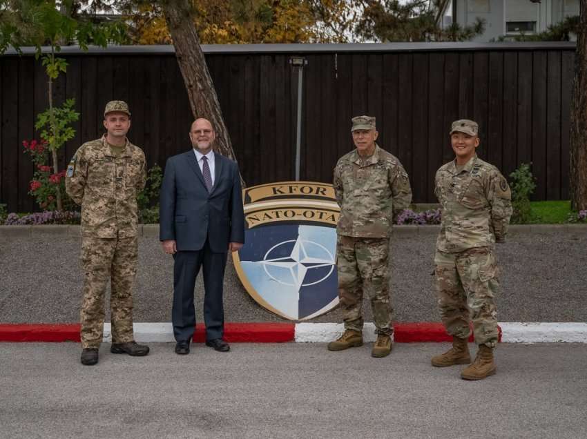 Largohen trupat ukrainase të NATO-s në Kosovë, Hovenier i falënderon për shërbimin 