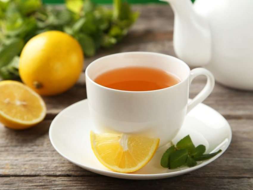 I shtoni çajit limon, kjo mund ta dëmtoj shëndetin tuaj