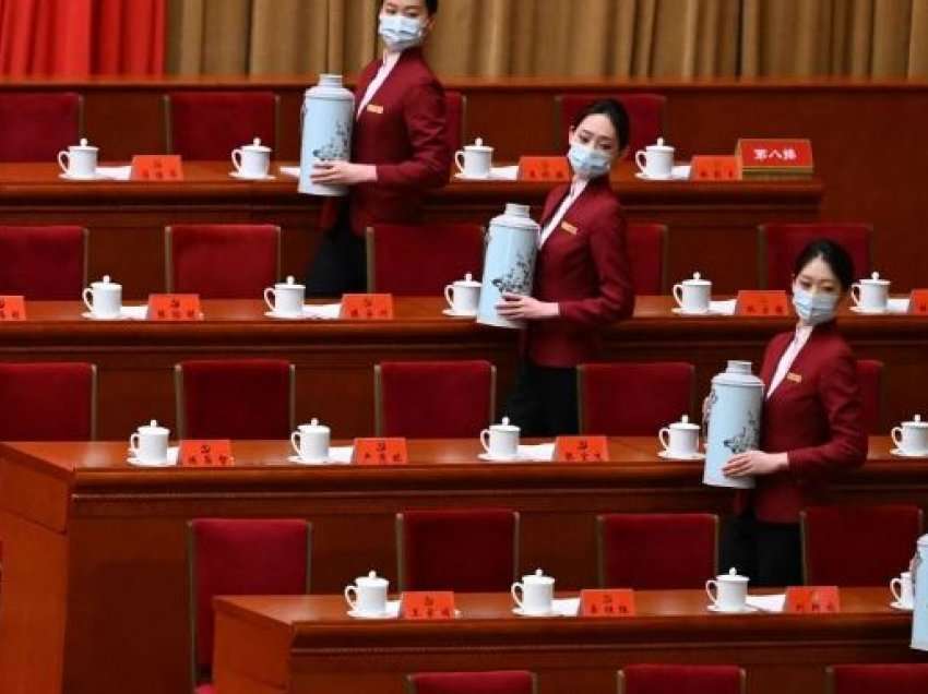 Në Kongresin e Partisë Komuniste Kineze edhe çaji shërbehet me disiplinë ushtarake