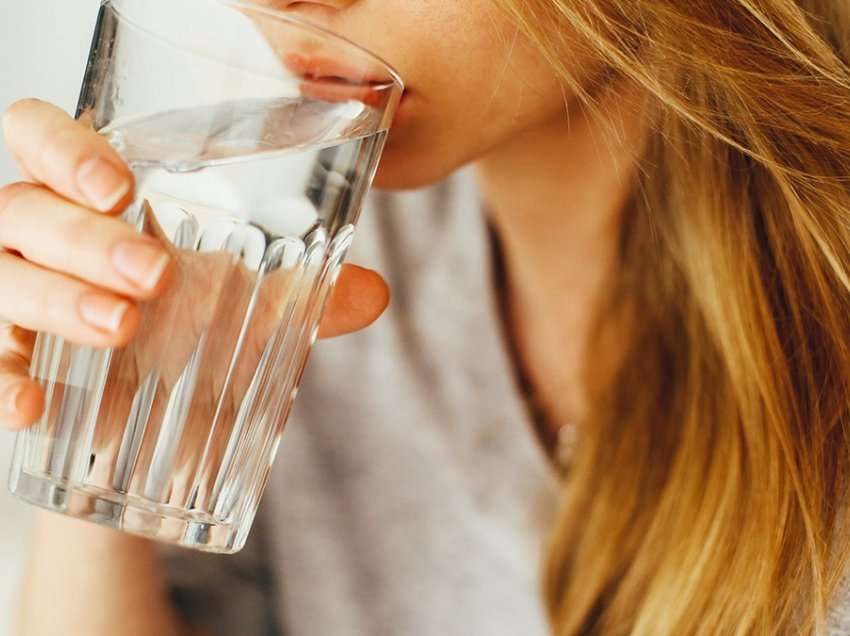 Pirja e mjaftueshme e ujit është çelësi për një plakje të shëndetshme
