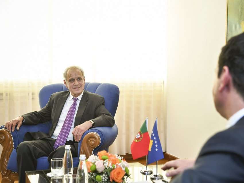 Kryeministri Kurti priti në takim Ambasadorin e Portugalisë, Jorge Ayres Roza de Oliveira
