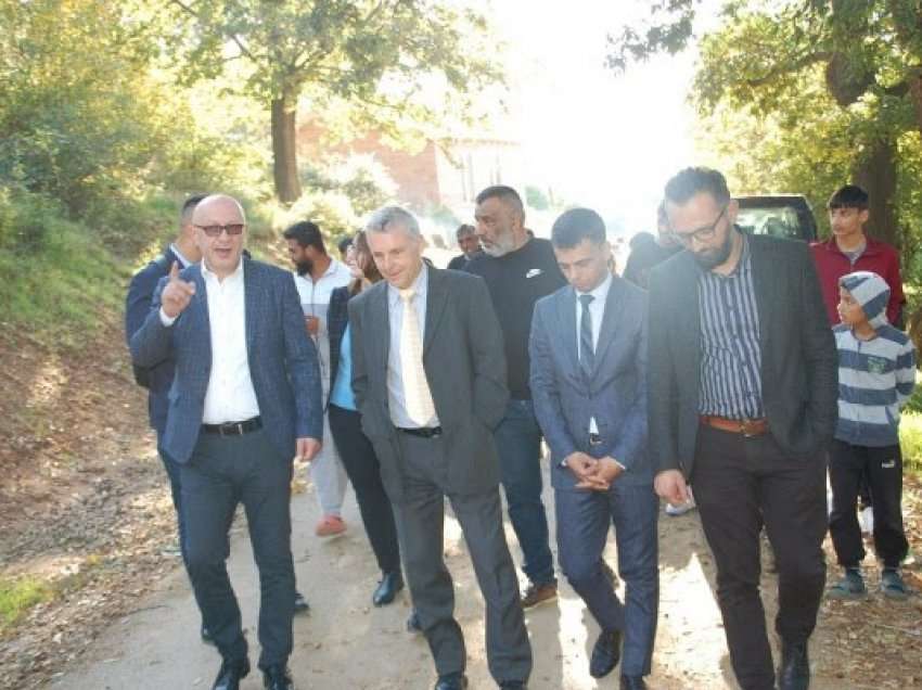​Rohde vizitoi komunitetin ashkali në Gadime e Ferizaj