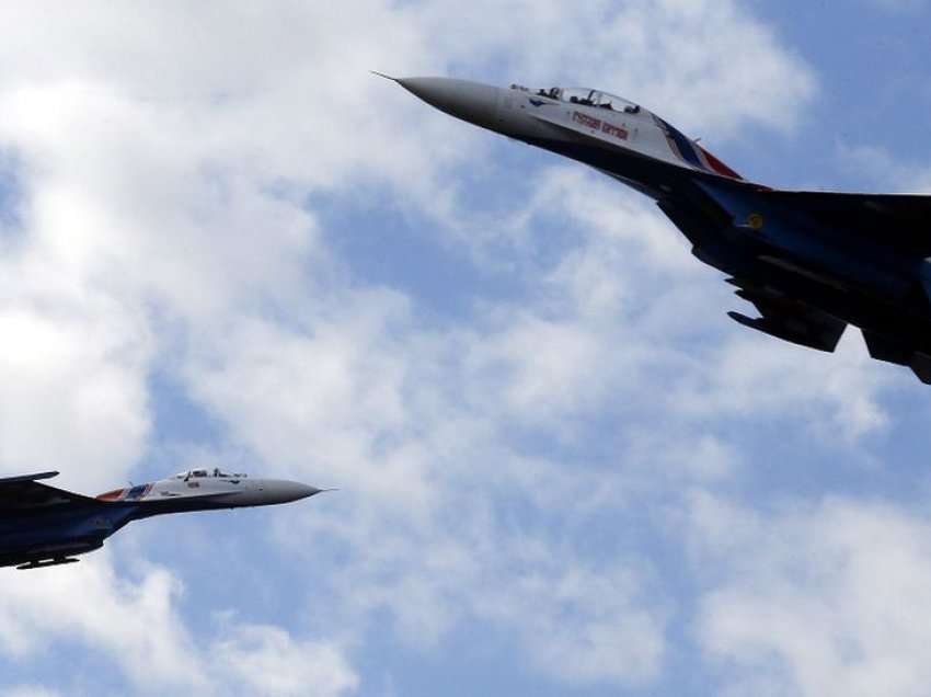 Avioni rus lëshon raketë pranë avionëve të Mbretërisë së Bashkuar mbi Detin e Zi