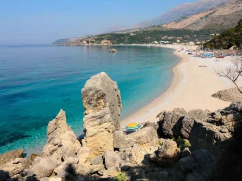   Tjetërsuan pronë në bregdetin e Vlorës me vlerë 8 milionë euro, Gjykata jep masat e sigurisë për të akuzuarit! 