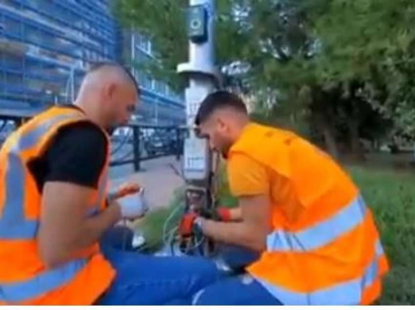 Në ndihmë personave me aftësi të kufizuara/ Bashkia e Tiranës nis punën për vendosjen e sinjaleve zanore tek semaforët