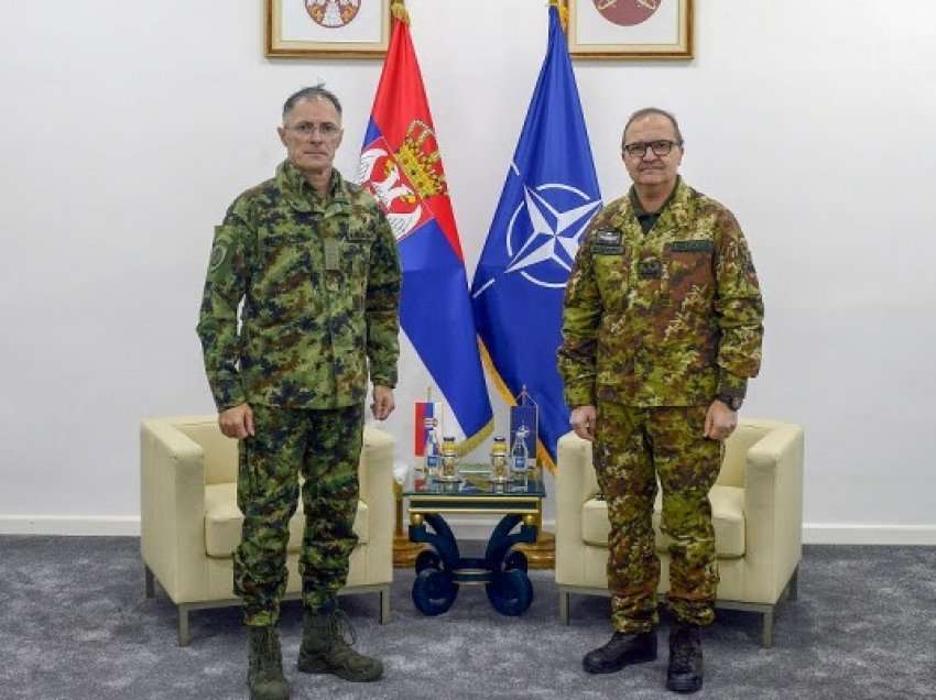 ​Shefi i KFOR-it takoi komandantin e ushtrisë serbe