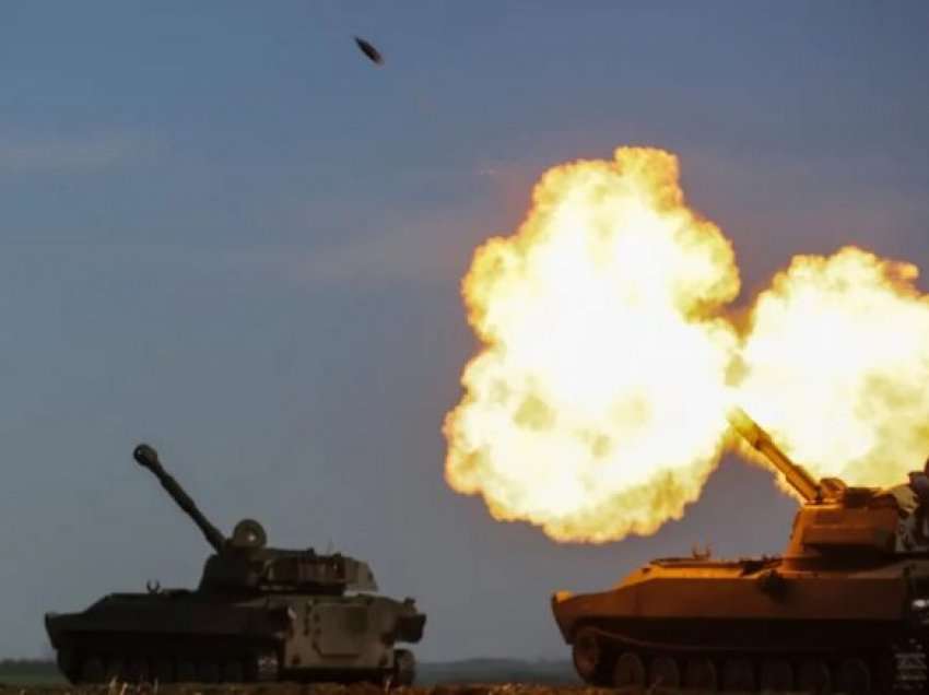 Nga tanket dhe artileria ukrainase, rusët lënë armët dhe fillojnë të ikin – pamjet nga ajri e dëshmojnë këtë