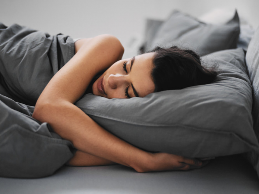 Sa shpesh duhet t’i lani çarçafët për gjumë të shëndetshëm