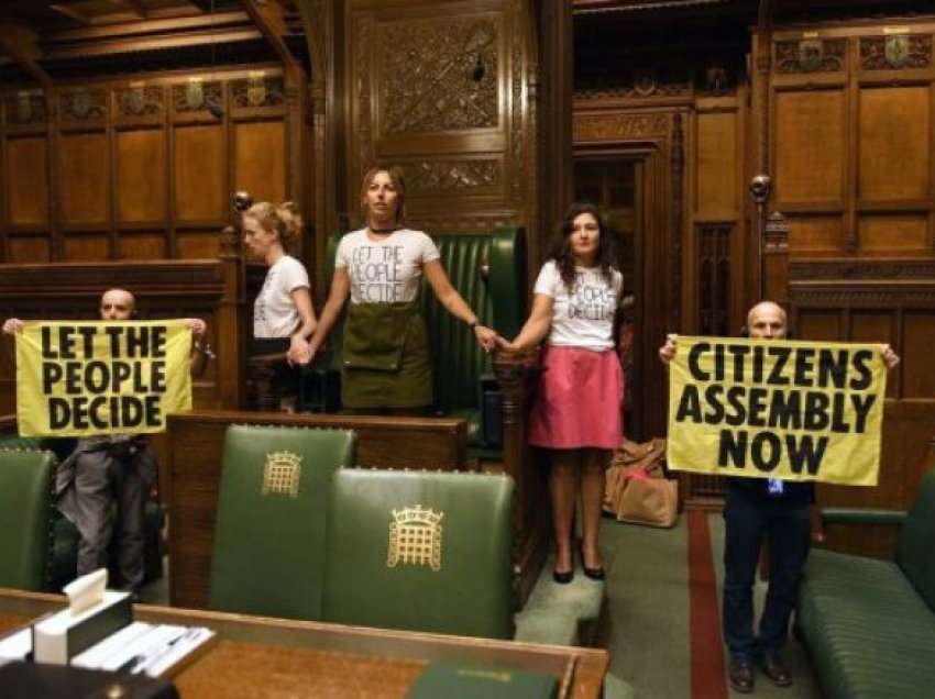 Incident në parlamentin britanik, arrestohen gjashtë protestues
