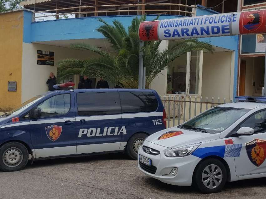   Tërhoqën zvarrë turistin e huaj në gjendje të dehur, pezullohen efektivët e Sarandës! 
