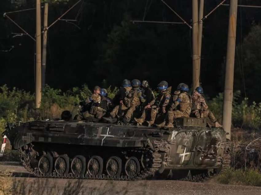 Forcat ruse në tërheqje të plotë nga Kharkiv ndërsa Ukraina kërkon të kthejë fatin e luftës