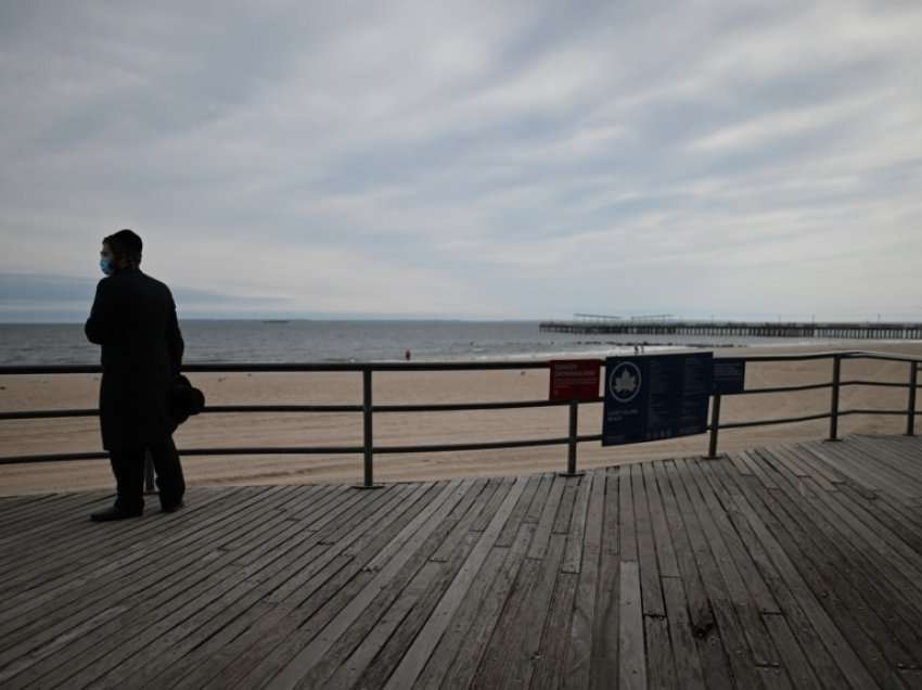 Policia beson se 3 fëmijë janë mbytur nga nëna e tyre në plazhin e Nju Jorkut