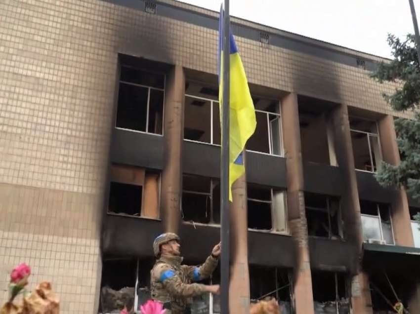 Ngrihet flamuri ukrainas në Izium