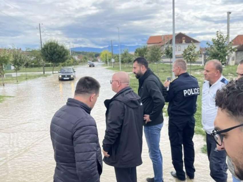 Reshjet në vend, Krasniqi me kryetarët e komunave të prekura nga vërshimet dalin në terren