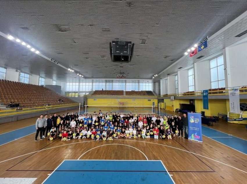 Më shumë se 100 fëmijë morën pjesë në festivalin e volejbollit për fëmijë