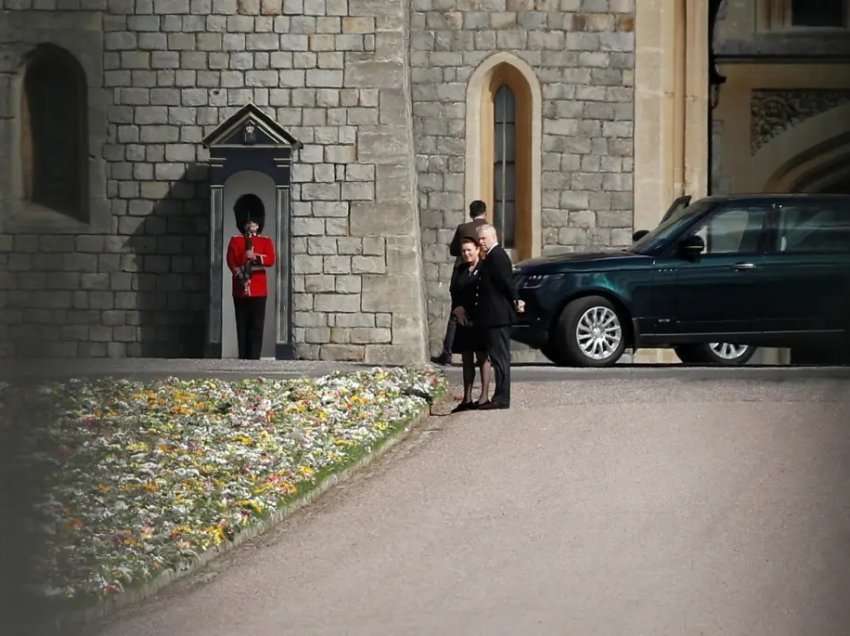 Sarah Ferguson i bashkohet ish-bashkëshortit të saj Princit Andrew, në homazhet për Mbretëreshën
