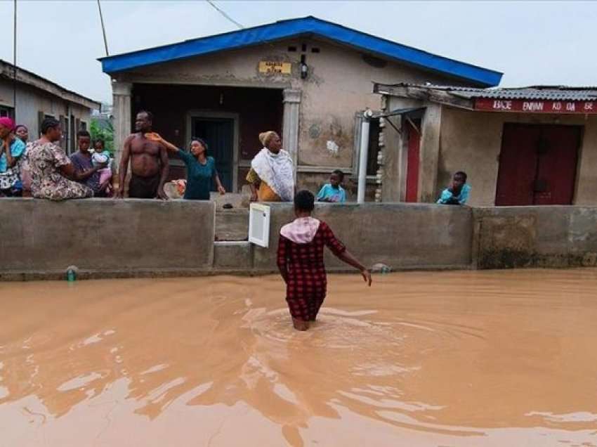 Nigeri, përmbytjet zhvendosin mbi 100 mijë persona