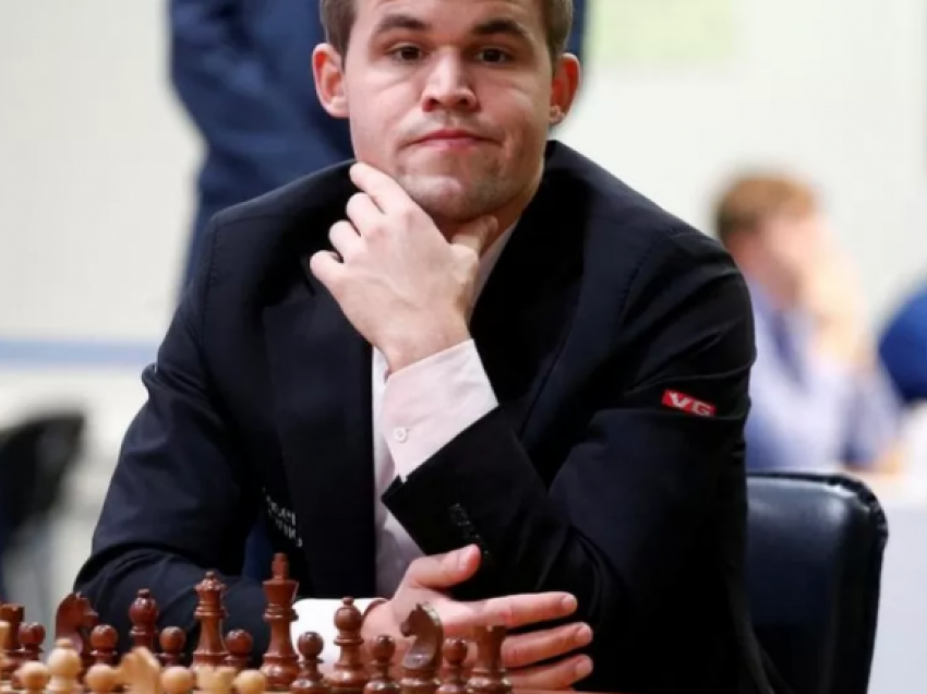 Magnus Carlsen dhe Hans Niemann: Dyshimi për trukim që po hedh në erë botën e shahut