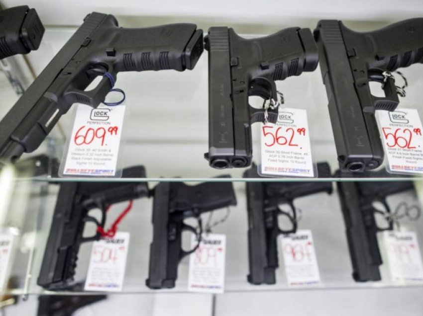 SHBA – Florida miraton ligjin për mbajtjen e armëve në publik pa licensë