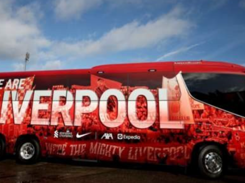 Sulmohet mes sende të forta autobusi i Liverpoolit