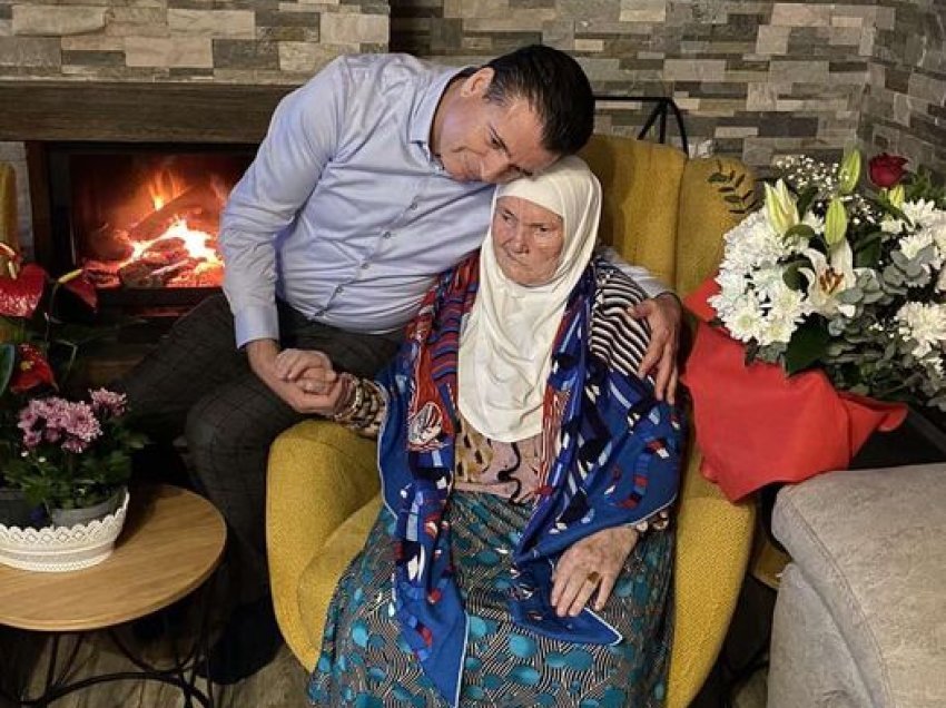 Bahtiri uron nënën e tij për ditëlindjen e 93-të: O mbretëresha ime, edhe nëse m’i jep Zoti njëmijë vjet jetë, borxhin ndaj teje nuk mund ta shlyej kurrë