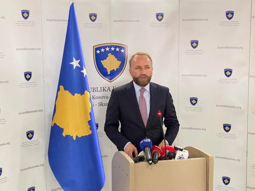 Tahiri: Kosova s’heq dorë nga njohja e Serbisë për shkak të dështimit të Osmanit dhe Kurtit