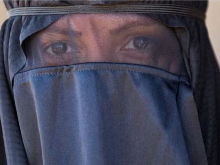 Irani vendos kamera në rrugë, synimi të identifikojë gratë e pambuluara