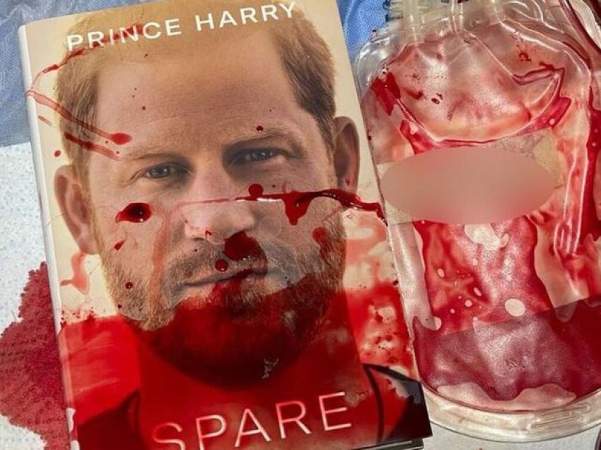 Pritet të dalë në shitje libri i Princit Harry i mbuluar me gjak njeriu, nuk do ta besoni arsyen tronditëse