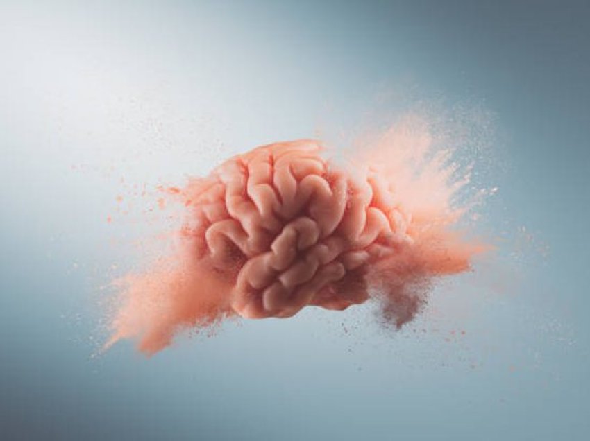 6 zakone të pashëndetshme që i bëjnë dëm trurit tuaj