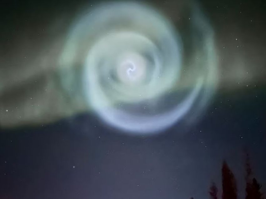 Spiralja në qiellin e Alaskës u shkaktua nga derdhja e karburantit të raketës SpaceX