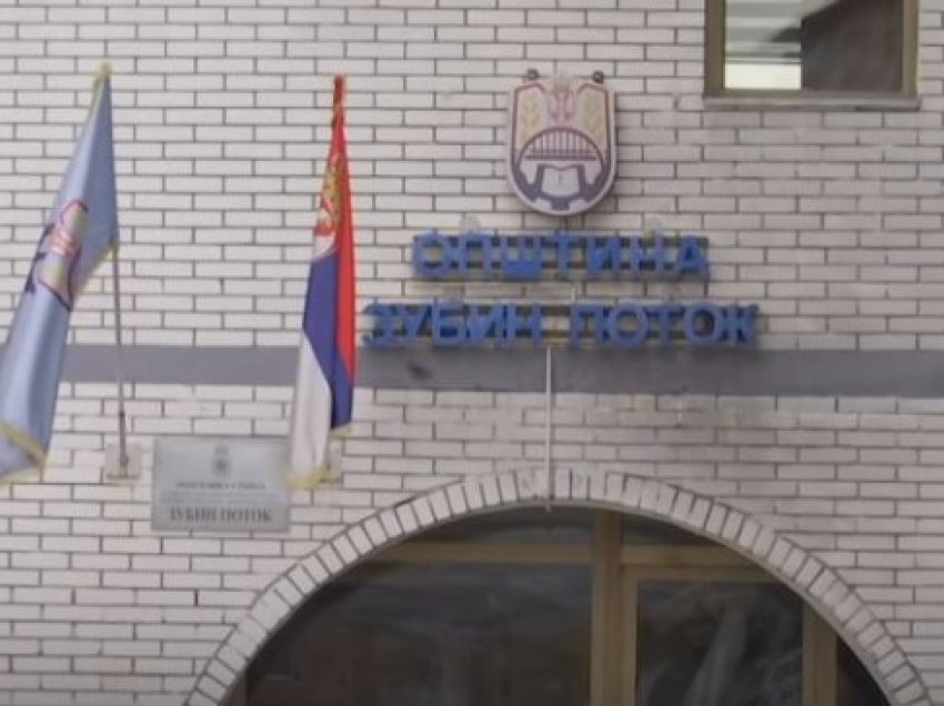 Flamuri serb do të hiqet nga ndërtesat e komunave në veri 