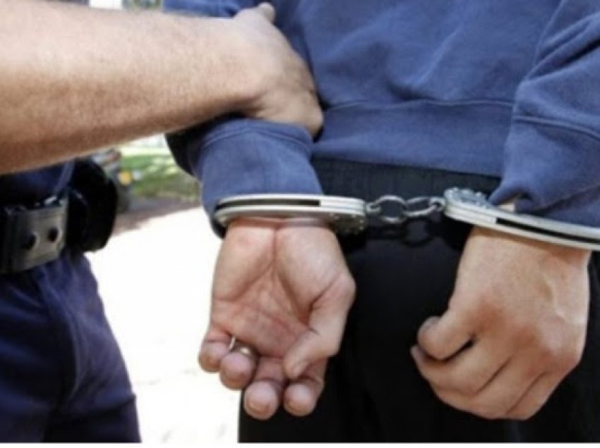 Një burrë arrestohet në kryeqytet për keqtrajtim të fëmijës
