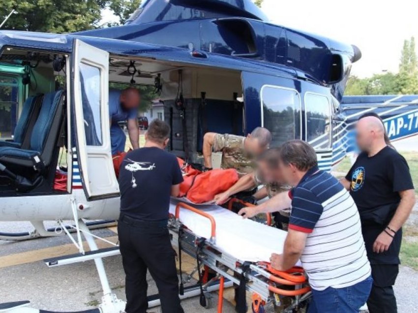 Parashutisti holandez transportohet me helikopter për ndihmë mjekësore në Shkup