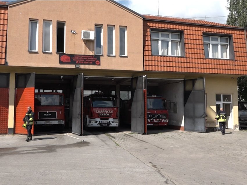 ​Situata me zjarret në Mitrovicë, komandanti i Zjarrfikësve: Qytetarët të bëjnë kujdes