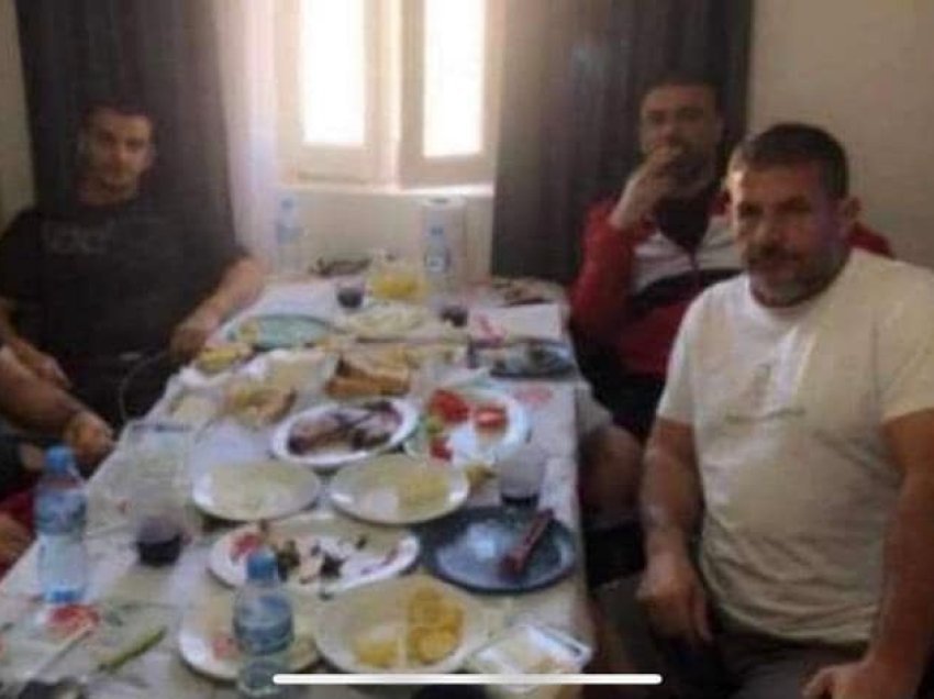 Fotoja e Saimir Tahirit me “Eskobarin e Ballkanit” në qeli duke ngrëne, reagon Drejtoria e Burgjeve: Ja si qëndron e vërteta
