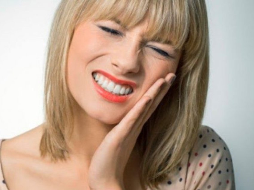 5 dhimbje shqetësuese që ju bëjnë të mendoni se keni probleme me dhëmbët