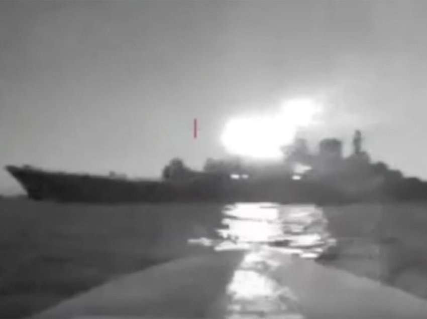 Publikohet momenti kur droni ukrainas me 450 kg eksploziv bën copash anijen ruse