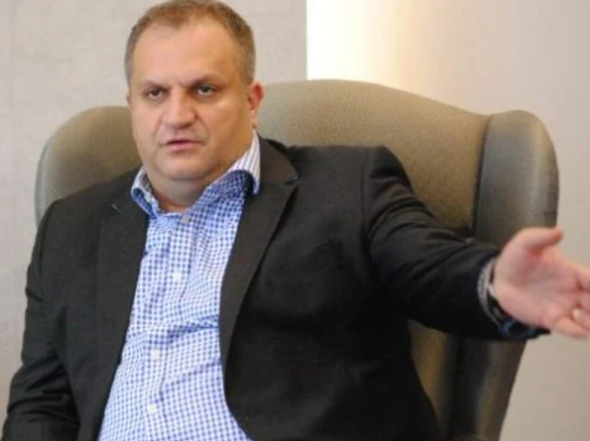 Simiq tha se Kusari ka kërkuar pauzë të Kuvendit për të folur me Radojiçiqin, reagon Shpend Ahmeti